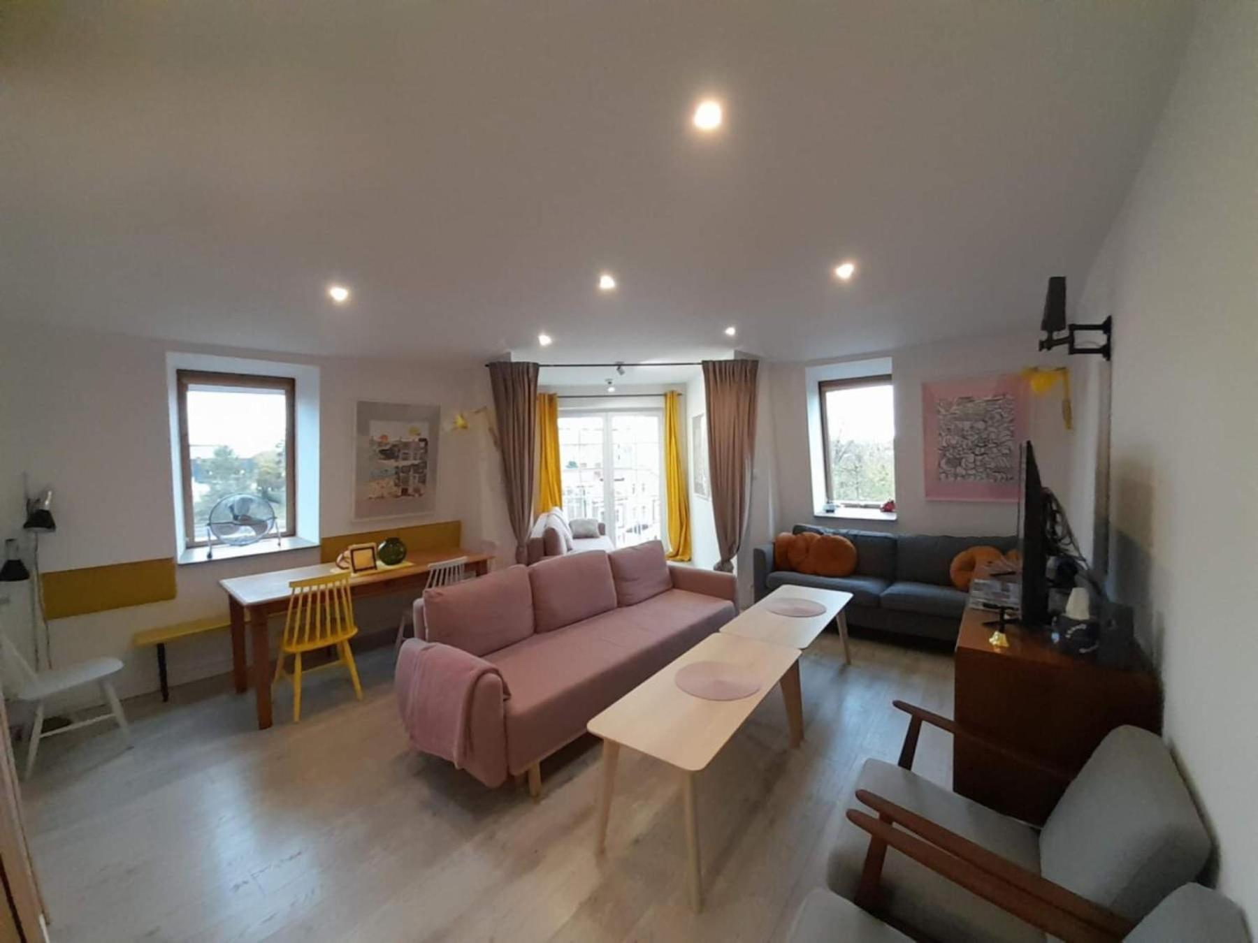 Przestronny I Nowoczesny Apartment